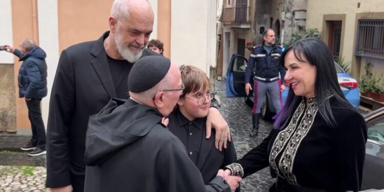 Takimi historik me Papa Leonin XIV, Rama ndan çaste të veçanta nga vizita e tij në Vatikan