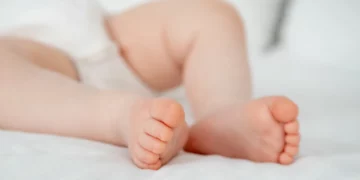 Historike në Britaninë e Madhe, lind foshnja e parë me transplant mitre nga një donatore e vdekur