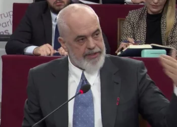 “Gazi i Zegjinesë”, Rama ironizon Bardhin: I vetmi burrë në historinë e botës…