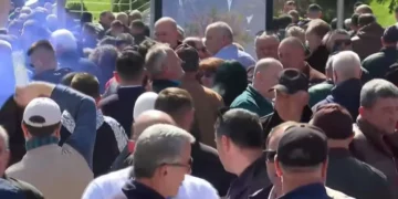 Nis shpërndarja e protestuesve, Berisha: Faleminderit që erdhët, do vazhdojmë kryengritjen  paqësore