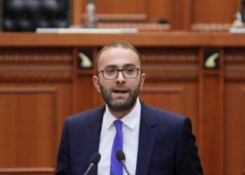 Manja prezanton raportin e PS, Bardhi i kthehet nga FB: Je në konflikt interesi me dosjen ‘Balluku’