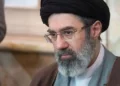 Djali i Khameneit i plagosur në sulm, ambasadori: Nuk shfaqet në publik