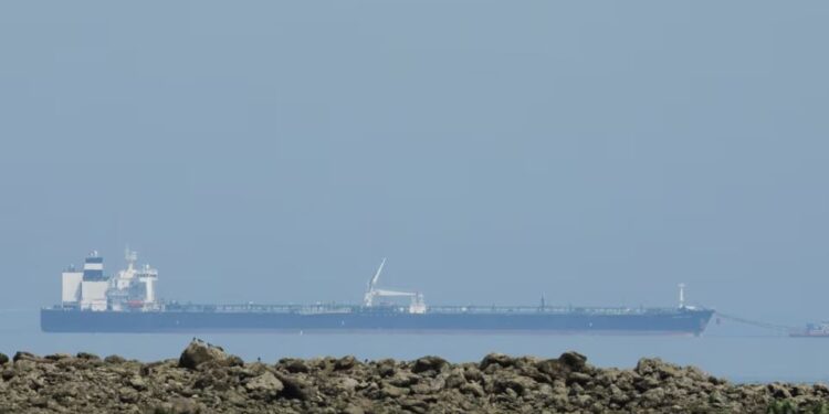 Kriza në Hormuz, SHBA heq përkohësisht sanksionet për naftën ruse