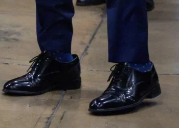 “Numri i këmbës tregon shumë”/ Virale fotot e Rubios dhe JD Vance