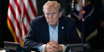 Trump: Marrja e naftës iraniane opsion, bombardimi i Hormuzit jo i mirë