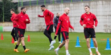 “Basti i madh” i Silvinjos për Poloninë, Mitaj dhe Balliu si mesfushorë krahu?