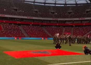 Polonia na pret me ushtri, Shqipëria i përgjigjet me… fanellat e fatit. Gjithçka gati në Varshavë