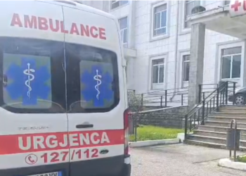 Punëtori bie nga lartësia në Gjirokastër, dërgohet me urgjencë në spital