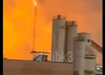 VIDEO: Raketë balistike iraniane godet fabrikën e naftës në Bahrein, shpërthejnë flakët