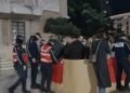 Protesta te Kryeministria, policia heq çadrën e Lapajt: Nuk na trembin dot
