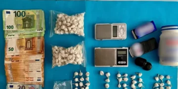 Arrestohet shqiptari në Itali/ Shpërndante kokainë në Ankona, policia i zbulon drogë të groposur