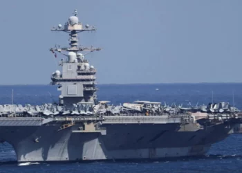 Aeroplanmbajtësja amerikane përfshihet nga flakët, 2 të plagosur