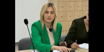 Ina Zhupa: Bashkia Vlorë po pengon turizmin detar