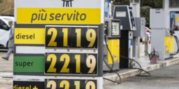 Italia miraton dekret për frenimin e çmimeve të karburanteve për 20 ditë