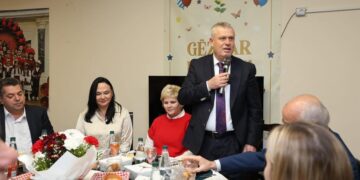 Prefekti Hajdari, iftar në Shtëpinë e Fëmijës “Zyber Hallulli”