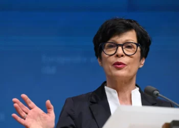 Akuzat për lidhje me shërbimet jugosllave, Kos raporton më 20 prill