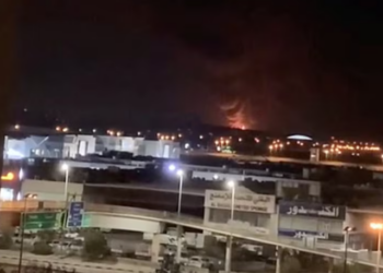 Sulmet iraniane ndaj shteteve të Gjirit vazhdojnë, dy porte në Kuvajt sulmohen me dronë dhe raketa