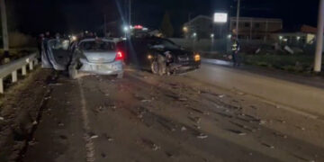 Aksident në aksin Korçë-Pogradec/ Përplasen dy automjete, dy fëmijë transportohen në spital