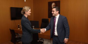 Besmir Beja pret në takim Nancy VanHorn, theksohet forcimi i bashkëpunimit Shqipëri-SHBA në dogana