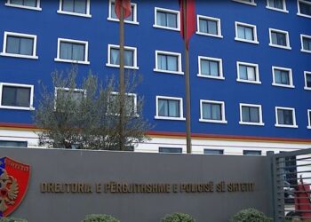 Nuk paraqitej rregullisht në punë se ndiqte studimet, Bizhga pezullon nga detyra Ulian Shpatarakun