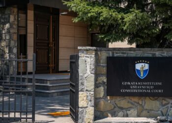 Presidentja shpërndau Parlamentin, Vetëvendosje dërgon në Kushtetuese dekretin e Vjosa Osmanit