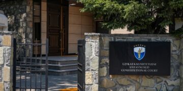 Presidentja shpërndau Parlamentin, Vetëvendosje dërgon në Kushtetuese dekretin e Vjosa Osmanit