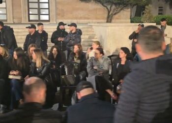 Protesta para Kryeministrisë/ Sërish telashe për Adriatik Lapajn, procedohet