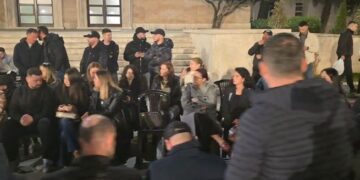 Protesta para Kryeministrisë/ Sërish telashe për Adriatik Lapajn, procedohet