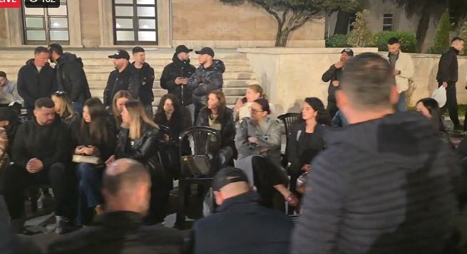 Protesta para Kryeministrisë/ Sërish telashe për Adriatik Lapajn, procedohet