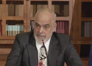 Rama refuzon t’u përgjigjet pyetjeve, ndërpret konferencën pas debatit me gazetaren