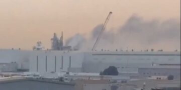 Irani godet Emiratet e Bashkuara: Lëshohen raketa kundra porteve