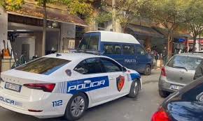 Aksident në Elbasan, përplasi të riun me biçikletë, arrestohet autori