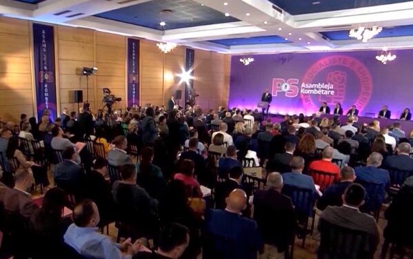 Nga Xhafaj te Spiropali, PS bën ndryshime në drejtuesit politikë në qarqe.