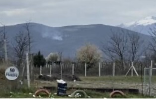 Përfshihet nga zjarri masivi pyjor te “Suka e Mamëzit” në Kukës, era favorizon përhapjen e flakëve