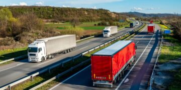 Nuk gjenden punonjës, paga për drejtuesit shqiptarë të kamionit arrin deri në 2,500euro, sa në Greqi