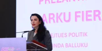Balluku rizgjidhet në Fier: “Nder dhe privilegj të udhëheq socialistët”