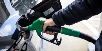 Trump pezullon sulmet ndaj infrastrukturës iraniane, nafta bie me 13%