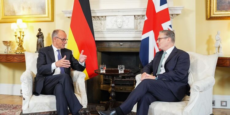 Merz falënderon Trump, Starmer mirëpret bisedimet SHBA-Iran