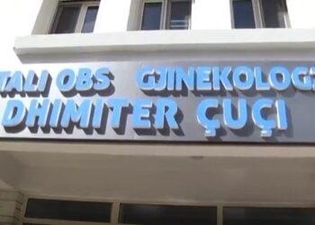 E rëndë në Gjirokastër: 42-vjeçarja lë foshnjën në maternitet, nis procedimi