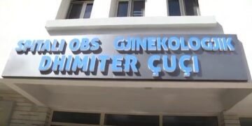 E rëndë në Gjirokastër: 42-vjeçarja lë foshnjën në maternitet, nis procedimi