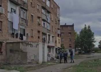 E mitura në Korçë tenton t’i japë fund jetës për herë të dytë, shpëtohet nga fqinji