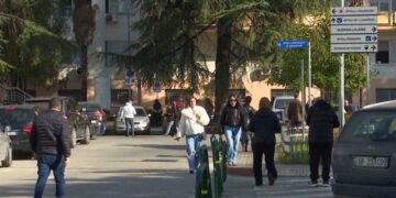 Gratë në Shqipëri jetojnë 4 vite më shumë se burrat! Ja ku është jetëgjatësia më e lartë