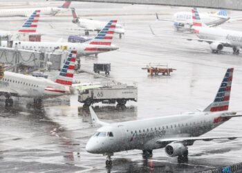 Stuhia e borës dhe “shutdown” paralizojnë aeroportet në SHBA, pa paga që nga 14 shkurti