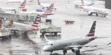 Stuhia e borës dhe “shutdown” paralizojnë aeroportet në SHBA, pa paga që nga 14 shkurti