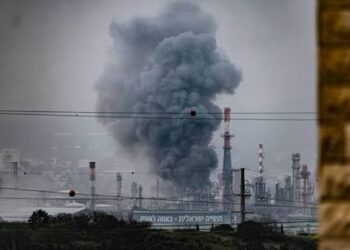 Irani sulmon një rafineri nafte në një qytet të Izraelit, nuk raportohet ende për viktima