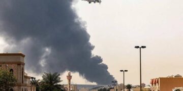 Emiratet e Bashkuara Arabe nën sulm, Irani godet me raketa dhe dronë