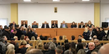 Nis gjyqi për tragjedinë e Tempit në Greqia, por ndërpritet nga tensionet në sallë