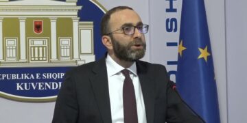 Bardhi i përgjigjet Marta Kos: Akuzon Ramën se mbron Ballukun për korrupsion