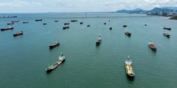 Britania i bashkohet SHBA-Francës, anije në Hormuz kundër minave