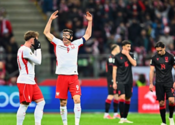 Polonia ndëshkon kuqezinjtë, shënojnë sërish gol
